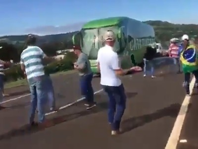 Fanúšikovia zaútočili na autobus s hráčmi Brazílie
