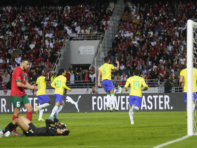 Casemiro sa teší z gólu Brazílie
