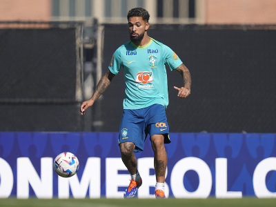 Douglas Luiz na tréningu