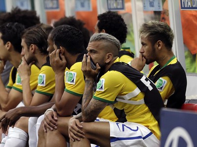 Dani Alvés a Neymar na lavičke Brazílie