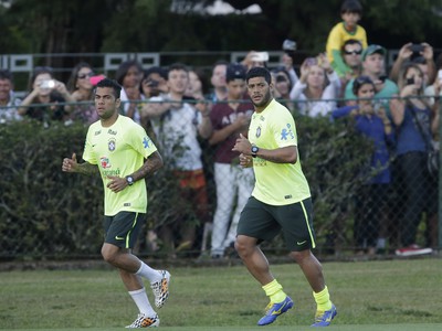 Dani Alves a Hulk