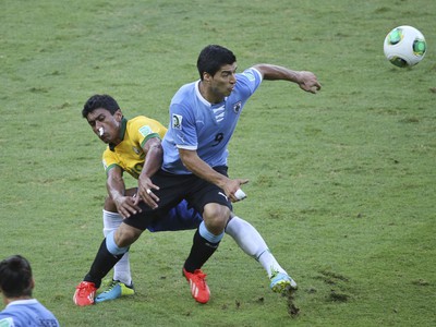 Paulinho a Luis Suárez