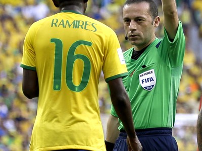 Domáci Ramires vidí žltú