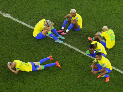 Brazílčania reagujú po prehre po penaltovom rozstrele vo štvrťfinálovom zápase Chorvátsko - Brazília
