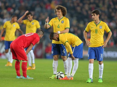 Neymar pred priamym kopom Brazílie
