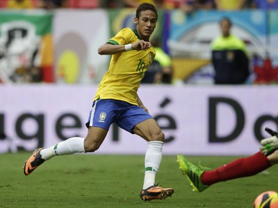 Neymar strieľa gól
