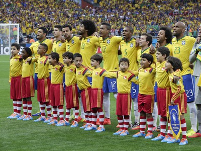 Brazílčania pri hymne nezabudli na zraneného Neymara