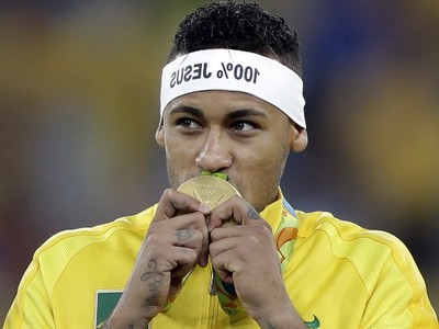 Neymar sa raduje zo zlata v Rio de Janeiro 2016
