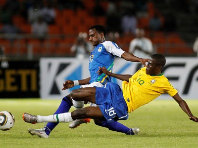 Brazílčan Ramires a Uhuru