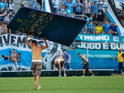 Aj brazílski futbaloví chuligáni dali o sebe vedieť