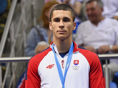 Na snímke slovenský boxer Andrej Csemez s bronzovou medailou 