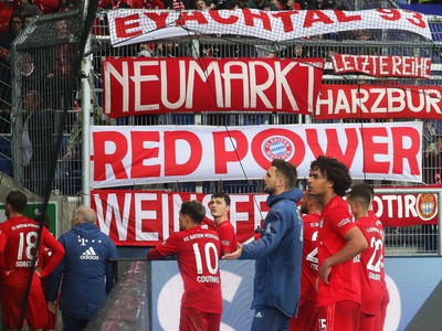 Odchádzajúci futbalisti Bayernu dohovárajú svojim fanúšikom