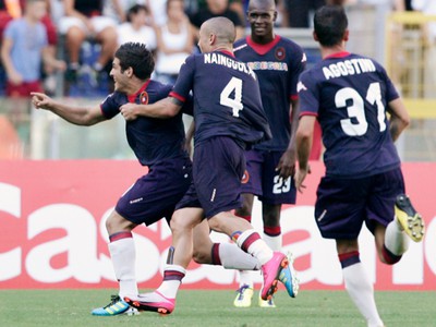 Hráči Cagliari sa tešia z víťazstva