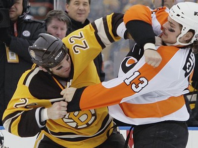 Shawn Thornton a Carcillo predviedli divákom aj bitku