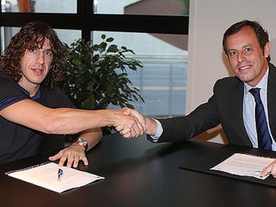Carles Puyol a prezident Barcelony Sandro Rosell