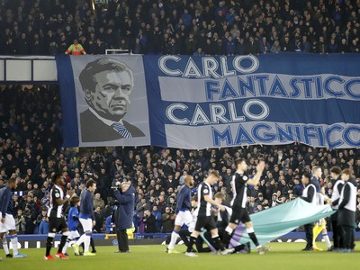 Fanúšikovia Evertonu vítajú Carla Antellottiho