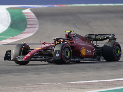 Španielsky pretekár Carlos Sainz bol najrýchlejší v sobotnej kvalifikácii na VC USA majstrovstiev sveta F1