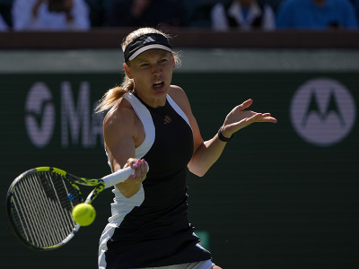 Na snímke dánska tenistka Caroline Wozniacká postúpila do 2. kola dvojhry na turnaji WTA v kalifornskom Indian Wells