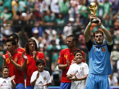 Španieli predviedli Mexičanom trofej