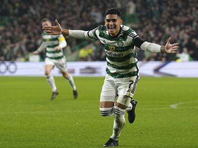 Krídelník Celticu Luis Palma oslavuje gól