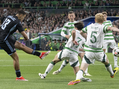 Na snímke zľava Dávid Strelec zo Slovana, hráči Celticu Greg Taylor a Liam Scales