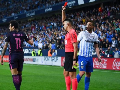 Neymar na ihrisku Málagy inkasoval prvú červenú kartu v drese Blaugranas