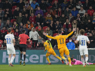 Aaron Ramsey oslavuje gól v sieti Česka
