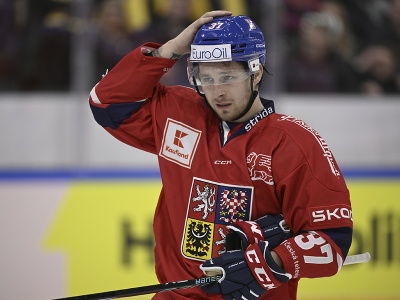 Český hokejista Daniel Gazda reaguje počas zápasu Česko – Švédsko na Švédskych hokejových hrách