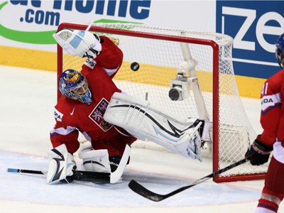 Ondřej Pavelec predviedol skvelý zákrok