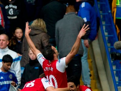 van Persie zažiaril proti Chelsea hetrikom