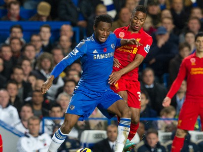 John Obi Mikel a Jose Enrique