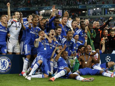 Hráči Chelsea oslavujú triumf