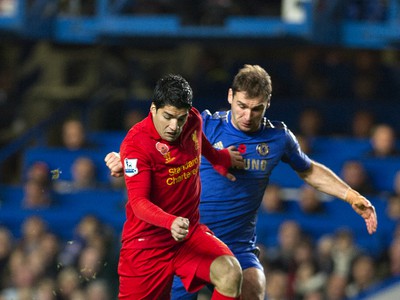 Luis Suárez a Branislav Ivanović