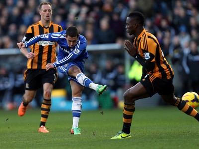 Eden Hazard strieľa gól do siete Hullu 