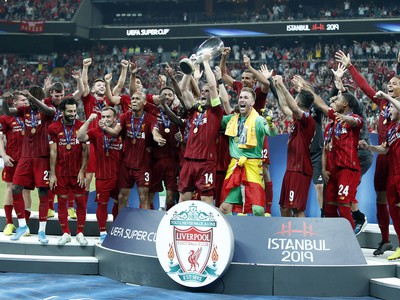 Oslavy hráčov Liverpoolu zo zisku Superpohára UEFA