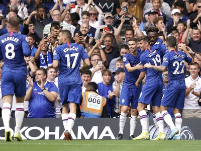 Hráči Chelsea oslavujú strelený