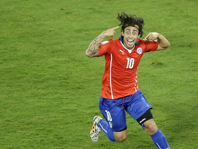 Jorge Valdivia oslavuje strelený gól