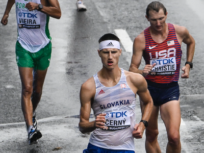 Na snímke slovenský chodec Dominik Černý (vpredu) počas chôdze mužov na 20 km na MS v atletike