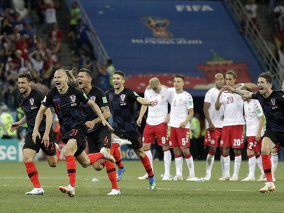 Chorvátski futbalisti sa tešia z víťazstva nad Dánskom