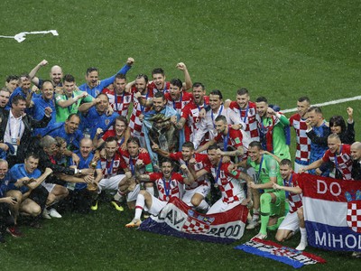 Hráči Chorvátska napriek finálovej prehre oslavovali historický úspech
