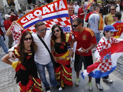 Fanúšikovia Chorvátska a Španielska pred zápasom v Gdansku