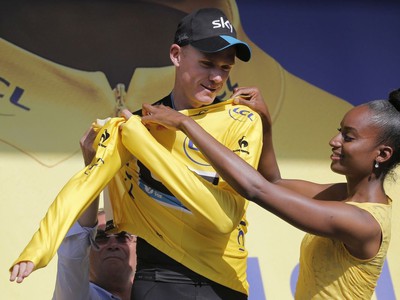 Chris Froome je aj po 13. etape v žltom drese