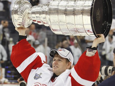 Chris Osgood s jeho tretím Stanley Cupom