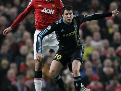 Smalling zasahuje pred Gignacom