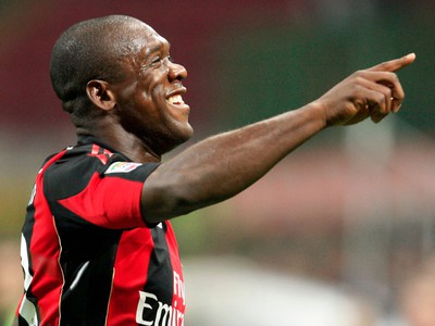 Clarence Seedorf sa teší z gólu