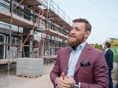 Conor McGregor postavil bývanie pre ľudí bez domova