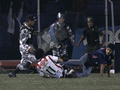 Copa Sudamericana, napadnutie 12/8/09