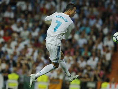 Cristiano Ronaldo vo vzduchu