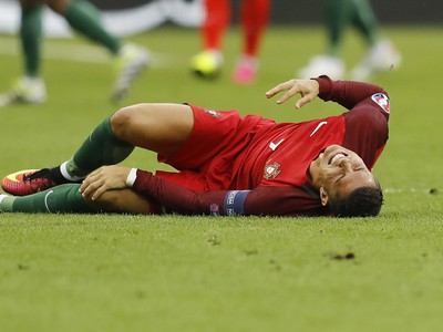 Cristiano Ronaldo musel pre zranenie opustiť ihrisko