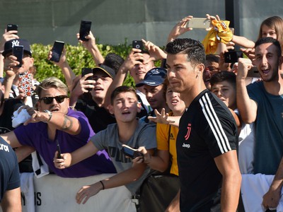 Cristiana Ronalda privítala stovka fanúšikov Juventusu
